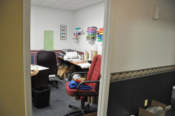 Office-Retail and Warehouse on Hixson PIke: 5424 Hixson Pike, Hixson, TN 37343
